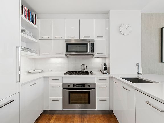 3rd image of 635 W 42nd St APT 31D