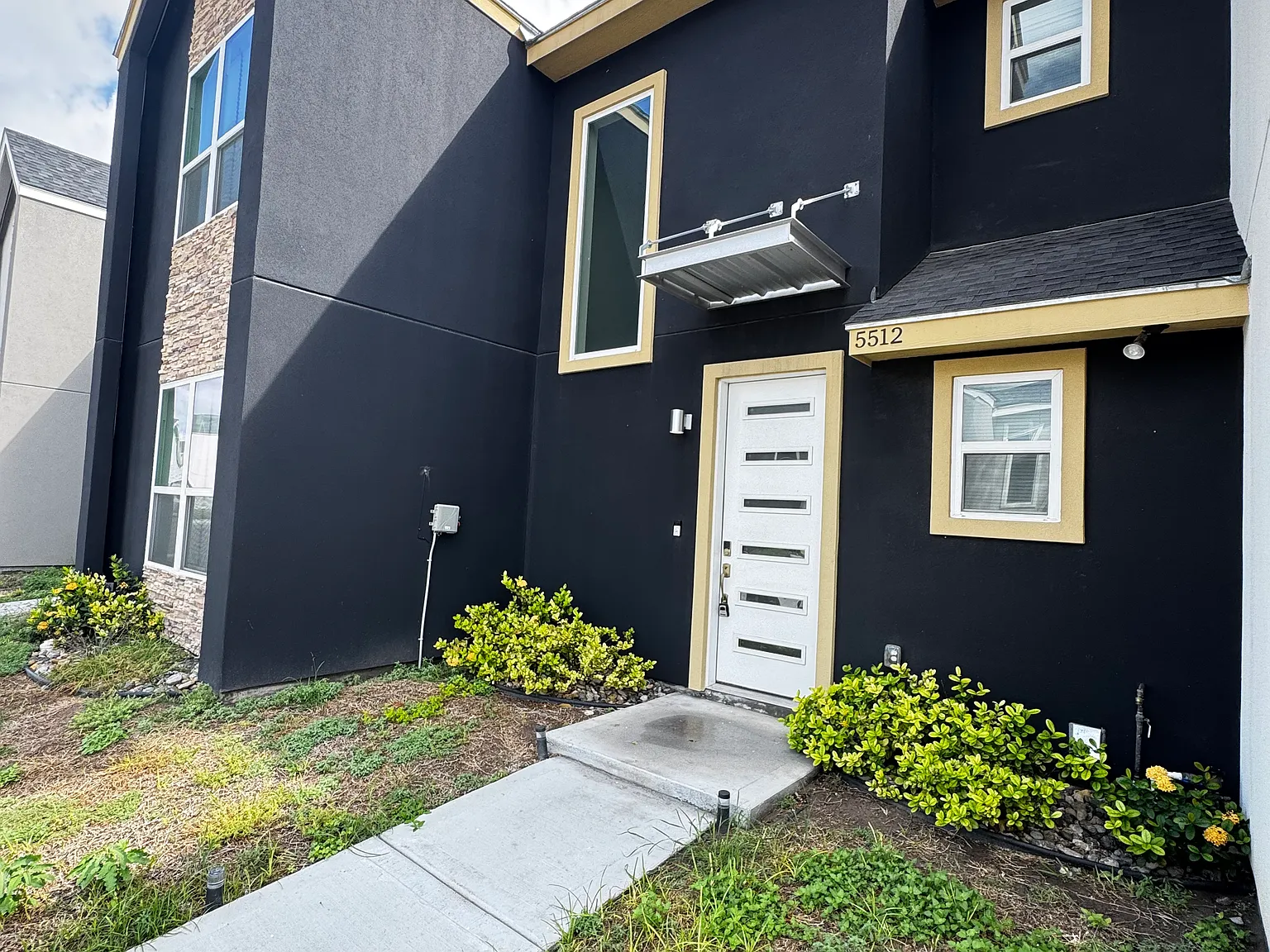 3 bed, 2.5 bath, 1700 sqft, $1,725 — Photo 1