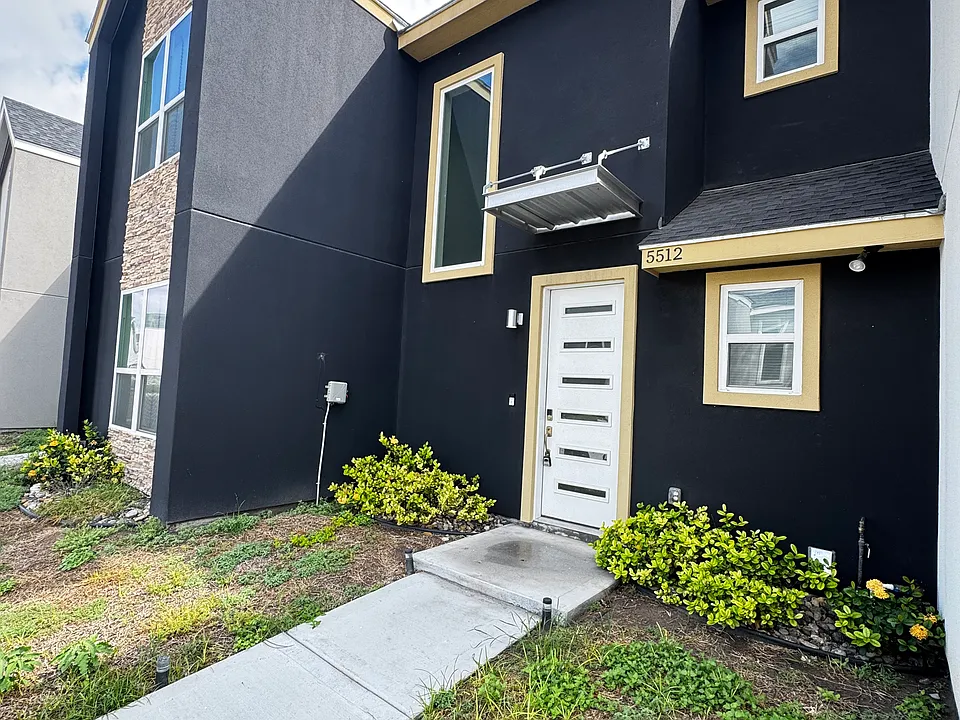 5512 N Crown Point #1