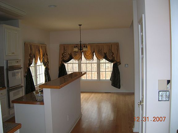 Kitchen & B'fast area