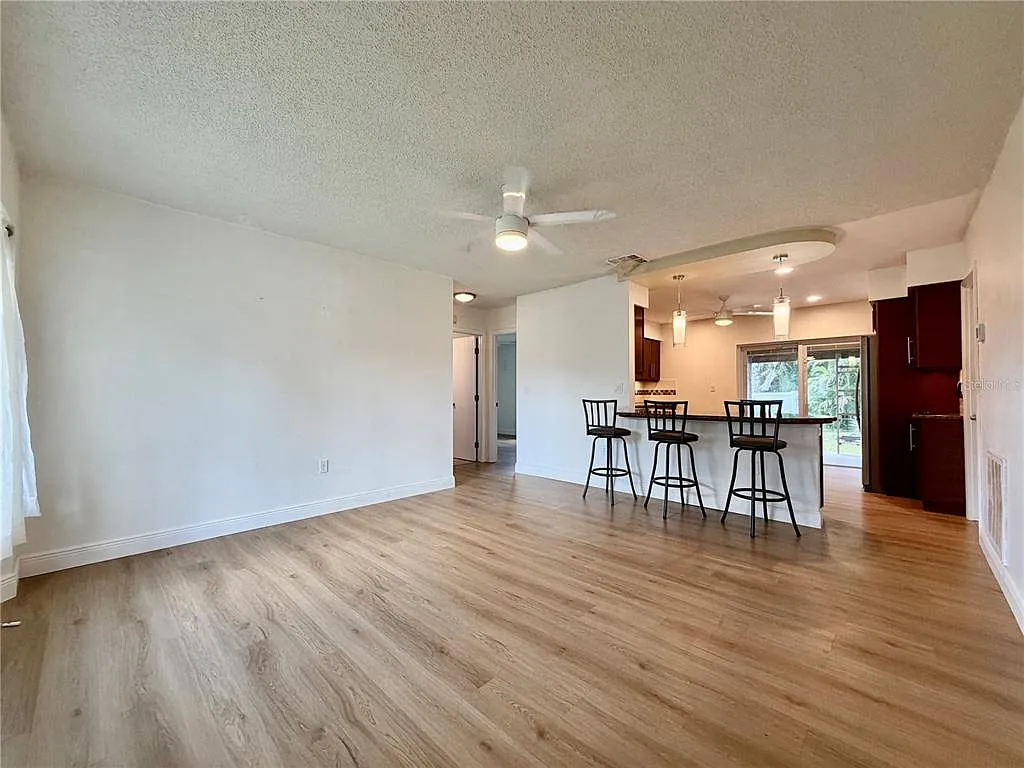 2 bed, 1.0 bath, 852 sqft, $2,450 — Photo 2