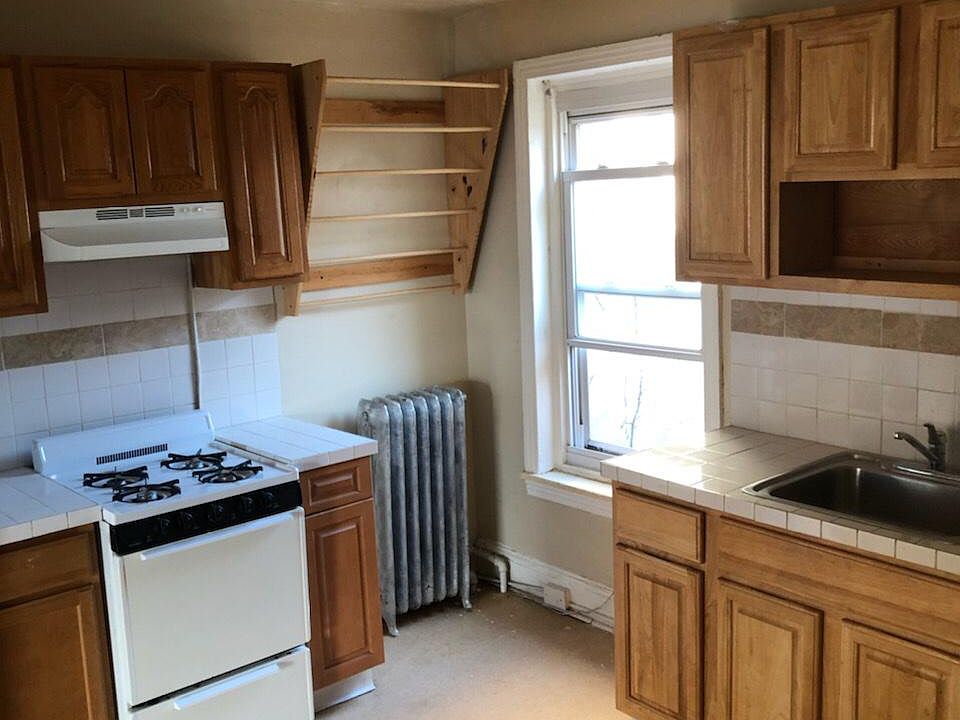 2nd image of 1515 W Girard Ave #3