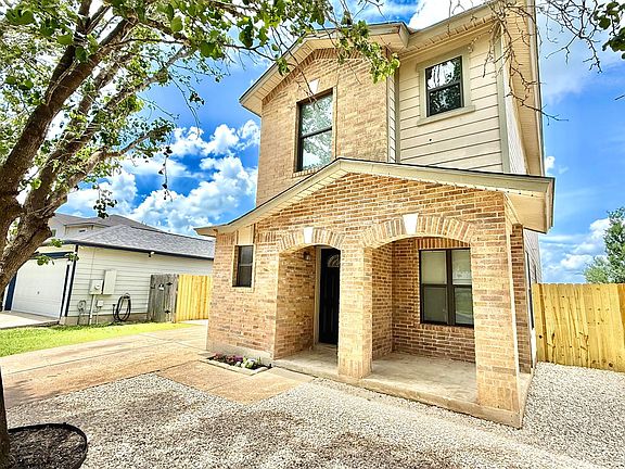 3rd image of 13229 Coomes Dr