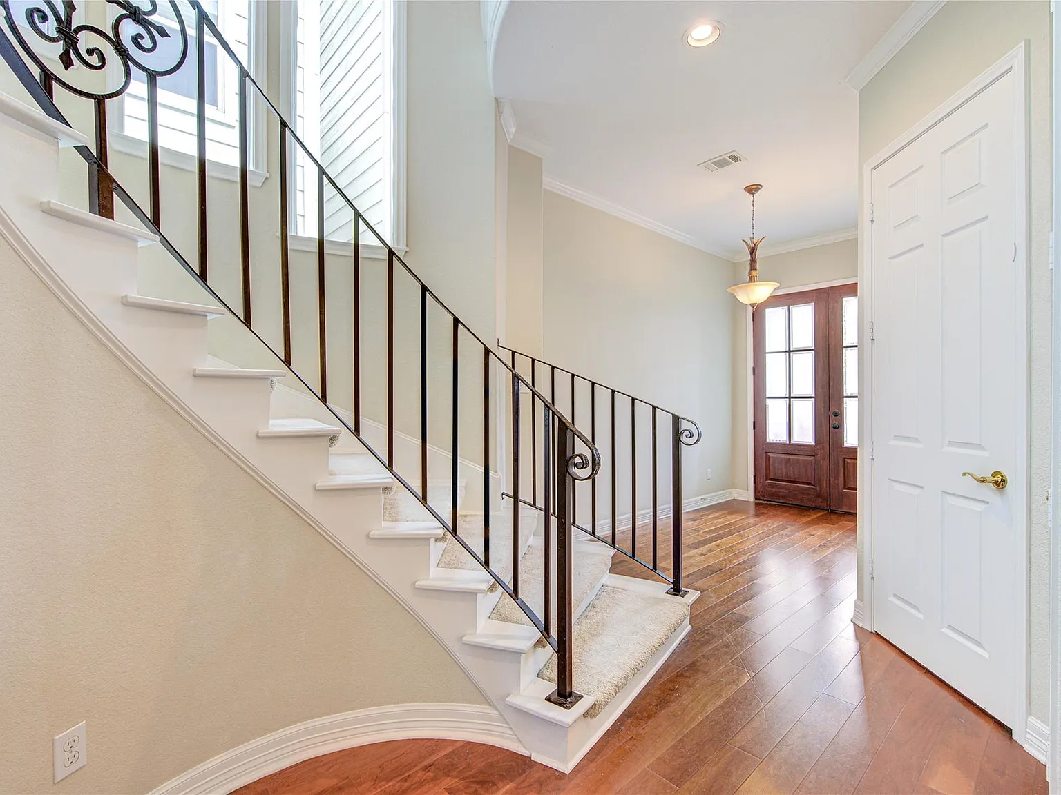 3 bed, 2.5 bath, 2895 sqft, $3,500 — Photo 4