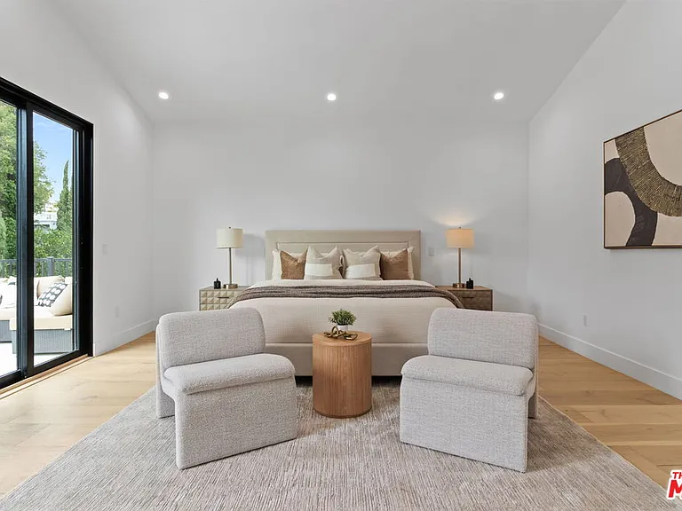 4535 Haskell Ave — Photo 18
