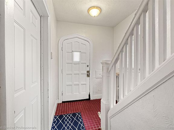 4th image of 17158 Greenlawn St