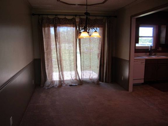 Dining area w/ sliding dr