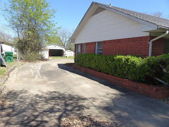 5th image of 1102 W Main St