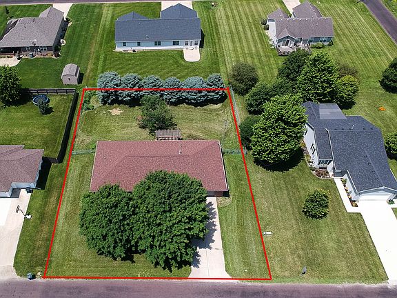 4th image of 404 Sunset Dr