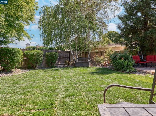 322 W Boesch Dr, Ripon, CA 95366