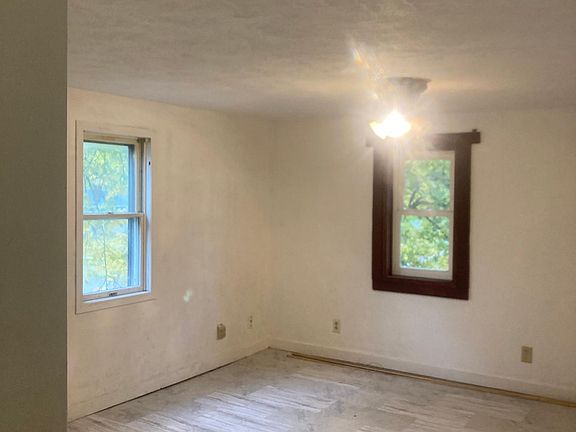 2nd image of 970 Taylor St APT 3