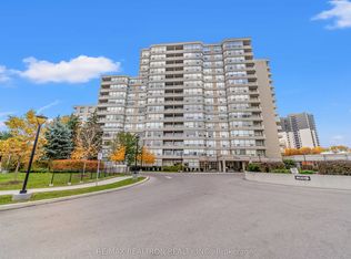 11 Townsgate Dr #312, Vaughan, ON L4J 8G4
