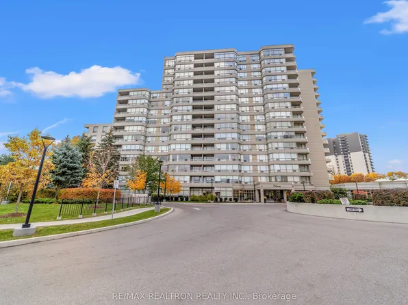 11 Townsgate Dr #312, Vaughan, ON L4J 8G4