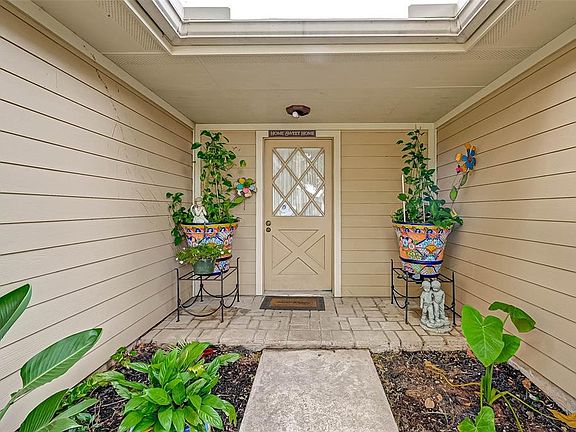 5th image of 324 Meadow Wood Ct