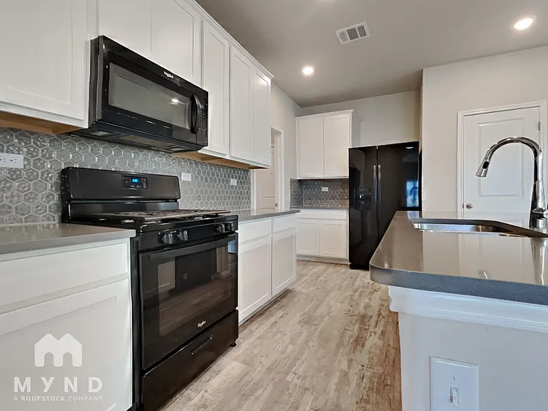 116 Canis St — Photo 8