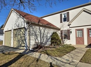 2632 Country Oaks Ct #4-B, Aurora, IL 60502