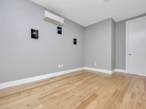 72-55 60 Lane image 3 of 28