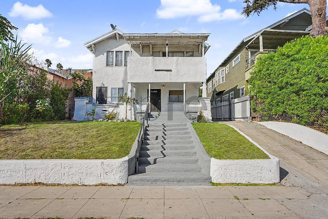 3 bed, 1200 sqft, $3,875 — Photo 1