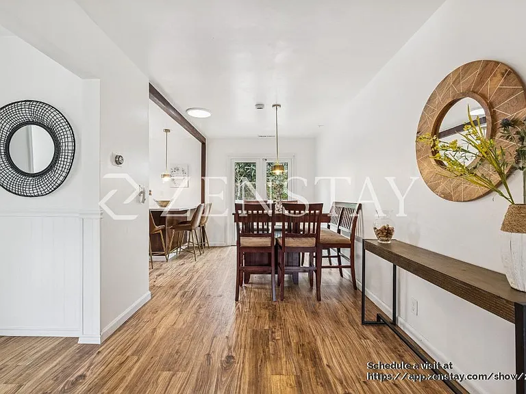 Dining Area with Seating for 6