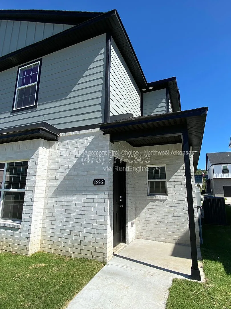 3 bed, 3.5 bath, 2011 sqft, $1,850 — Photo 3