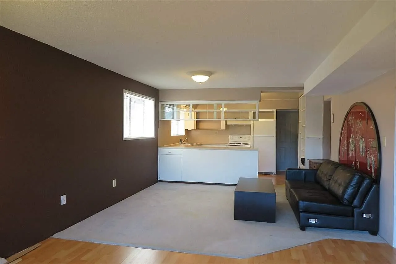 3 bed, 1142 sqft, $2,300 — Photo 2