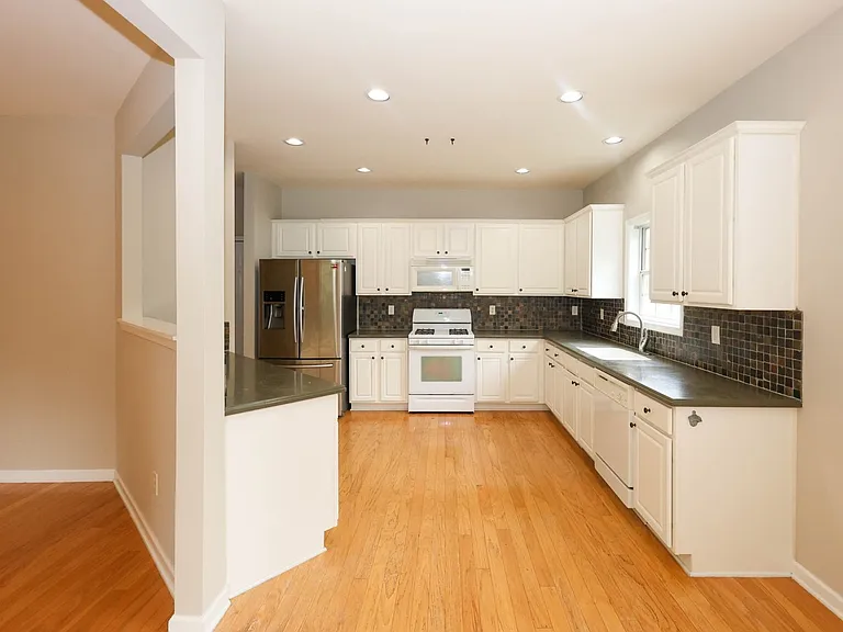 2895 Haynes Club Cir SW — Photo 19