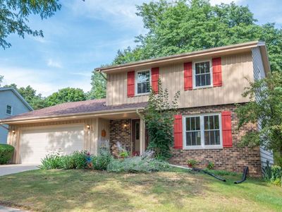 925 Canterbury LANE, Waukesha, WI, 53188