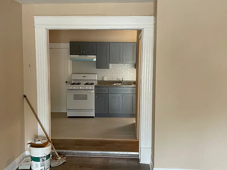 1810 W Ruscomb St #1 — Photo 1