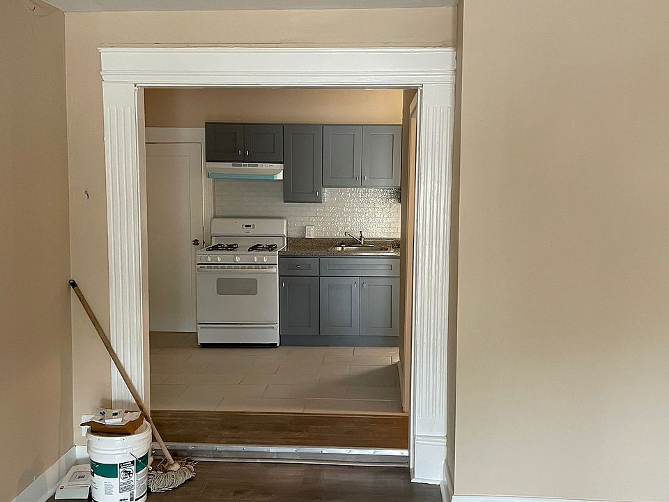 1st image of 1810 W Ruscomb St APT 1