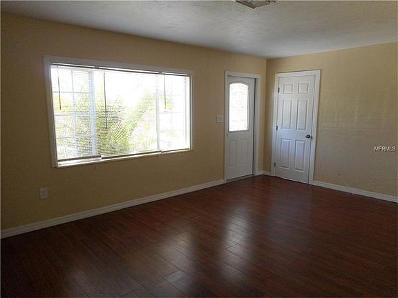 5th image of 781 52nd Ave S
