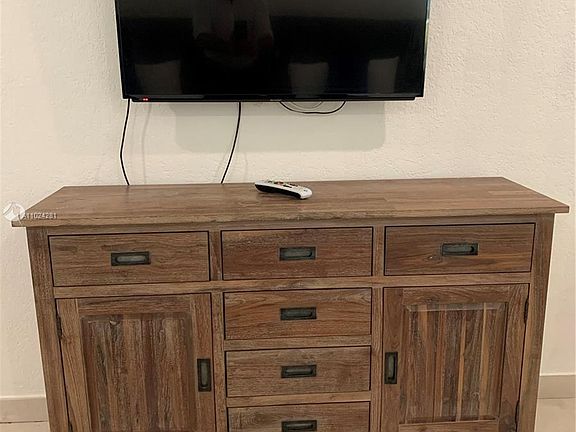 5th image of 1524 Lenox Ave APT 15