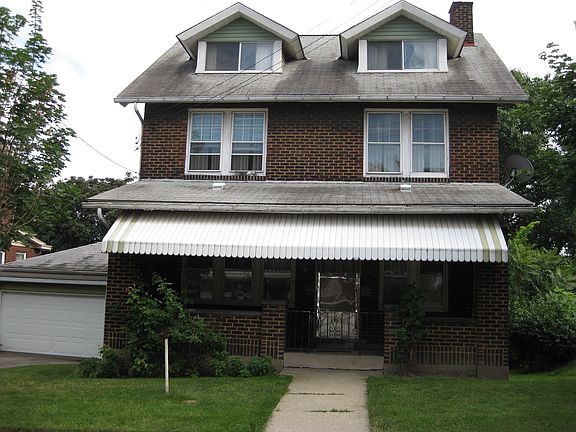 Huge 3 Bedroom House with extra Family Room