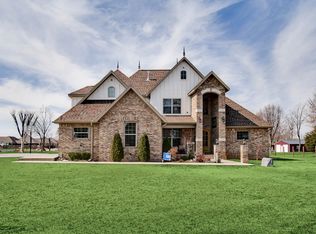 1811 W Laurel Ave, Rogers, AR 72758