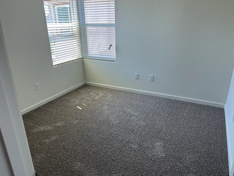 2046 N Hammel Ln — Photo 5