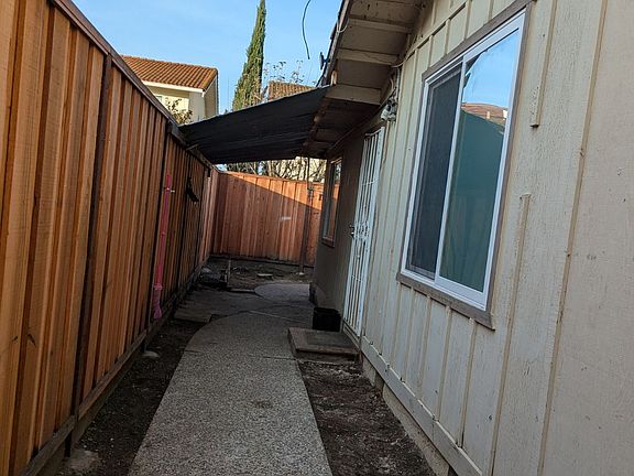 5th image of 2659 Sand Point Dr #1