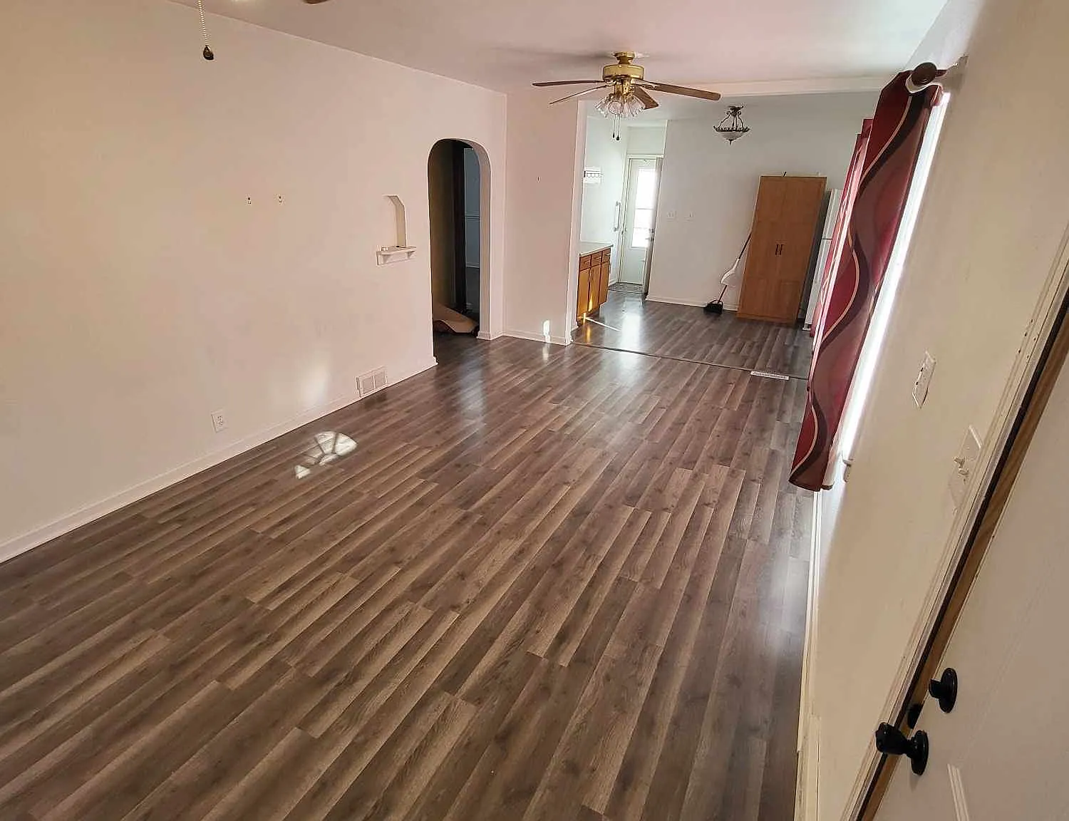 3 bed, 1.0 bath, 1228 sqft, $1,350 — Photo 2