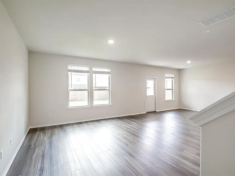 31 Pacific Loon St — Photo 5