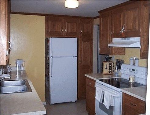 4th image of 4400 W 72nd St