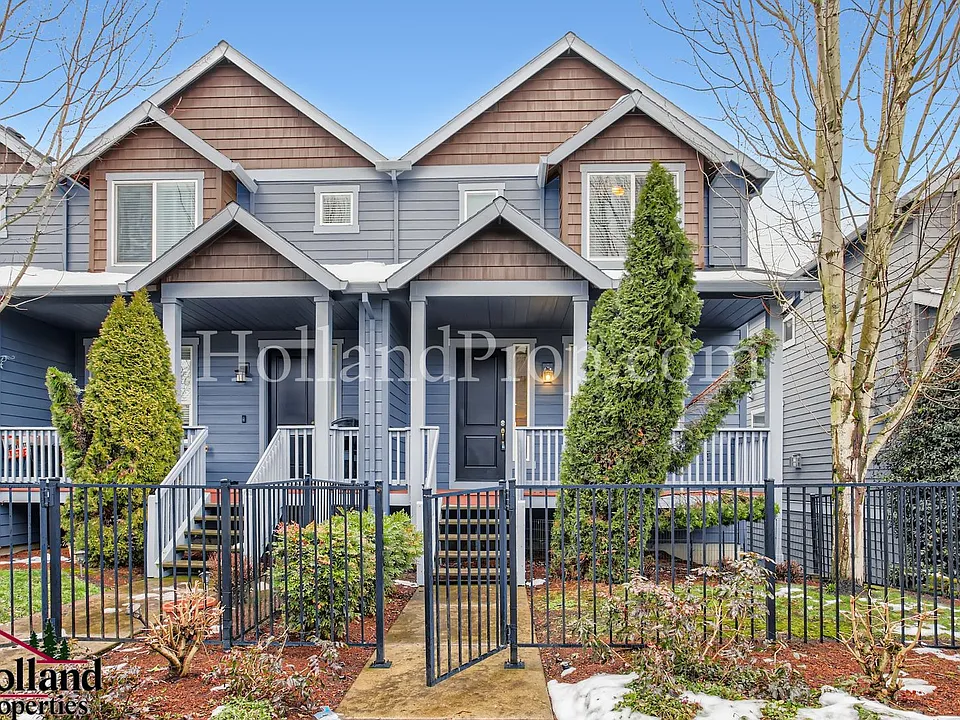 3119 NE Weeping Willow Way
