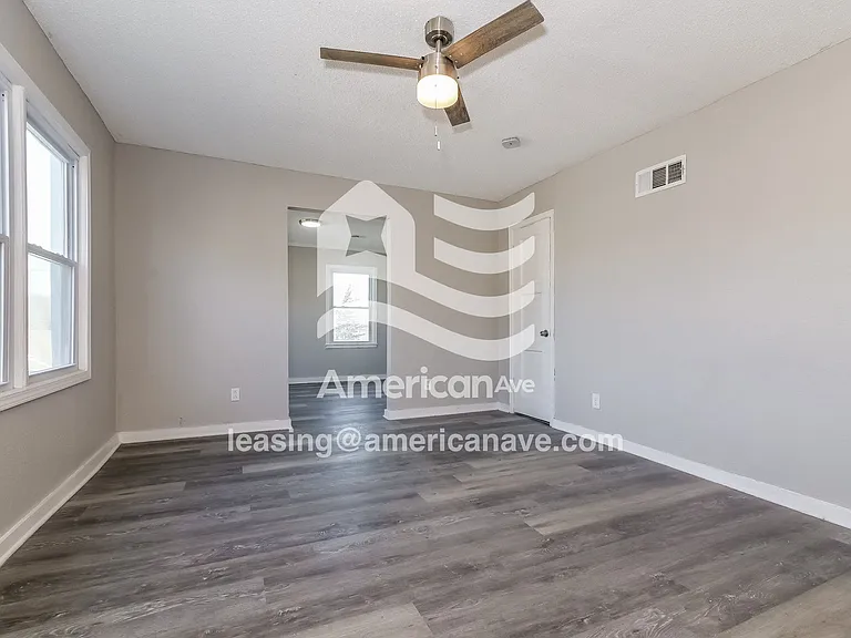 756661_004_wm_-_living_room_13593272.jpg