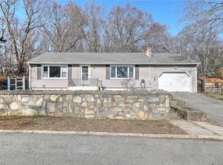 15 Burwell St, Lincoln, RI 02865