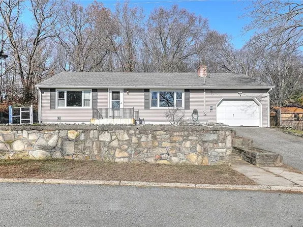 15 Burwell St, Lincoln, RI 02865