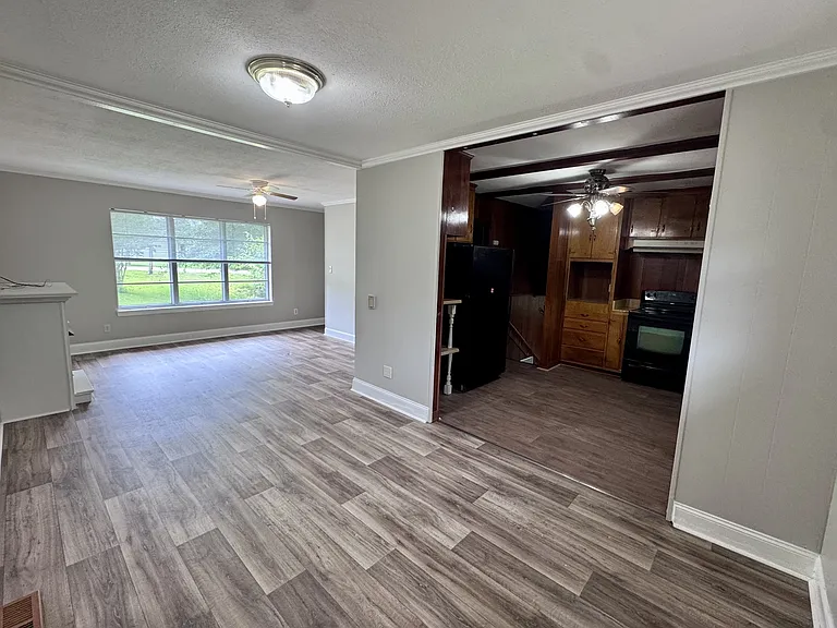 1403 Joyner Ave — Photo 2