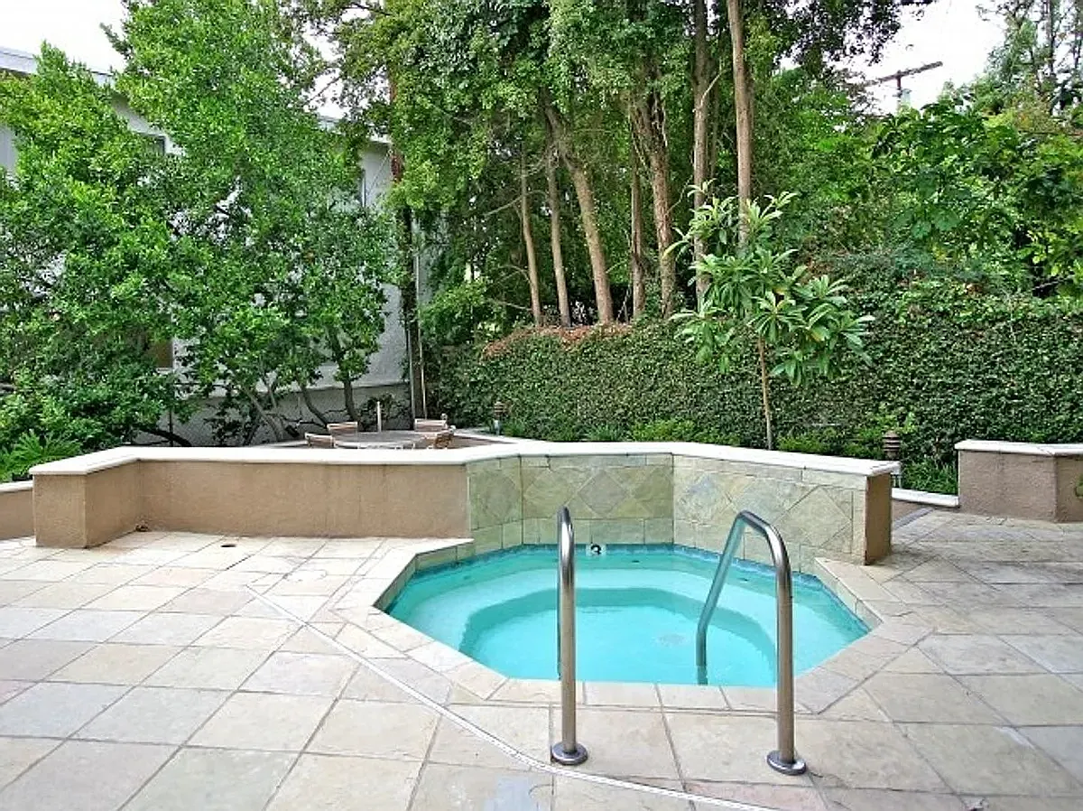 13141 Riverside Dr. — Photo 3
