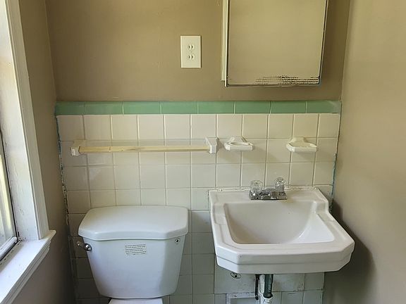 2nd image of 4011 Mountain Terrace St