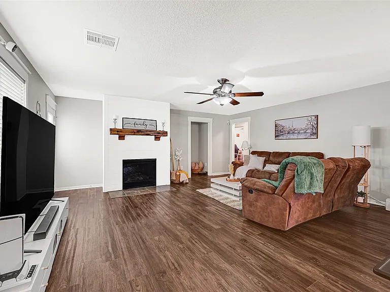 9825 Hyacinth Way — Photo 4