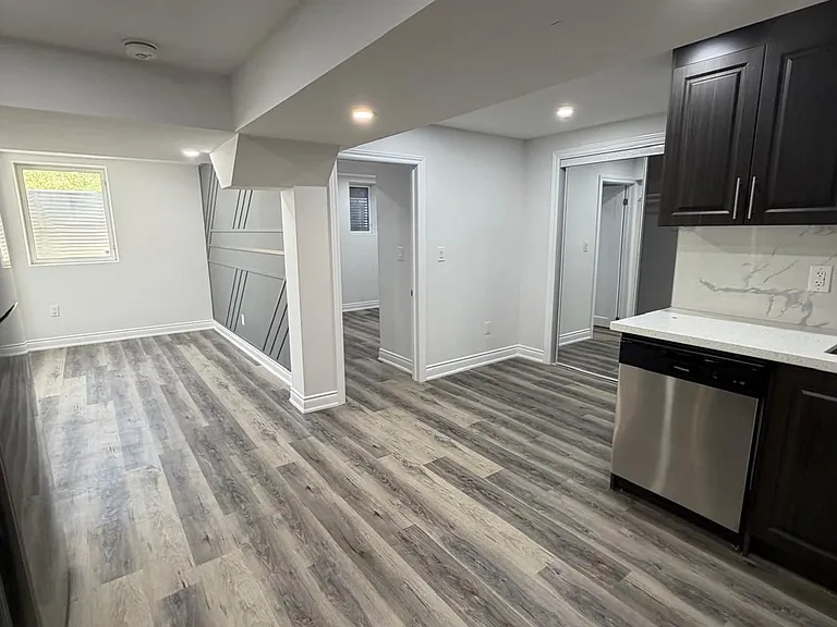 216 Fleetwood Dr — Photo 3