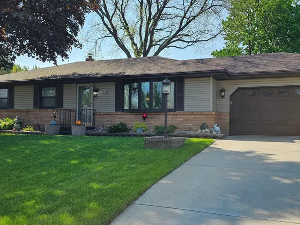 2170 Maple Ln E, Maplewood, MN 55109