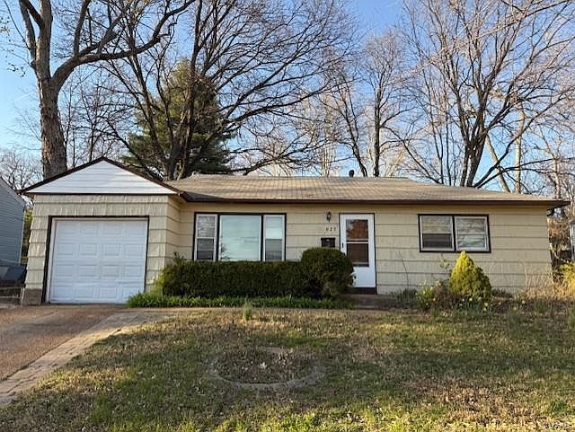1st image of 923 Highmont Dr