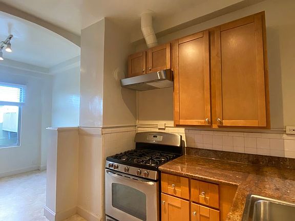 2nd image of 2060 Leavenworth St #4